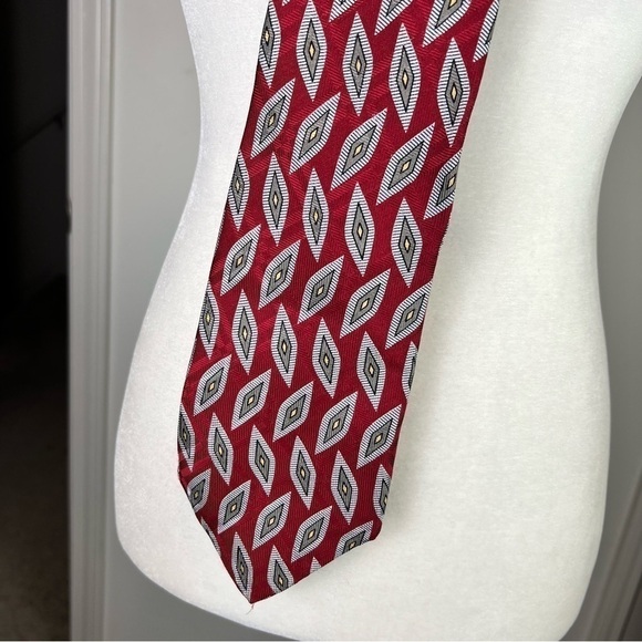 Robert Talbott Tie Mens Red Grey Diamon Finest Silk Tie Hand Sewn - Picture 6 of 6